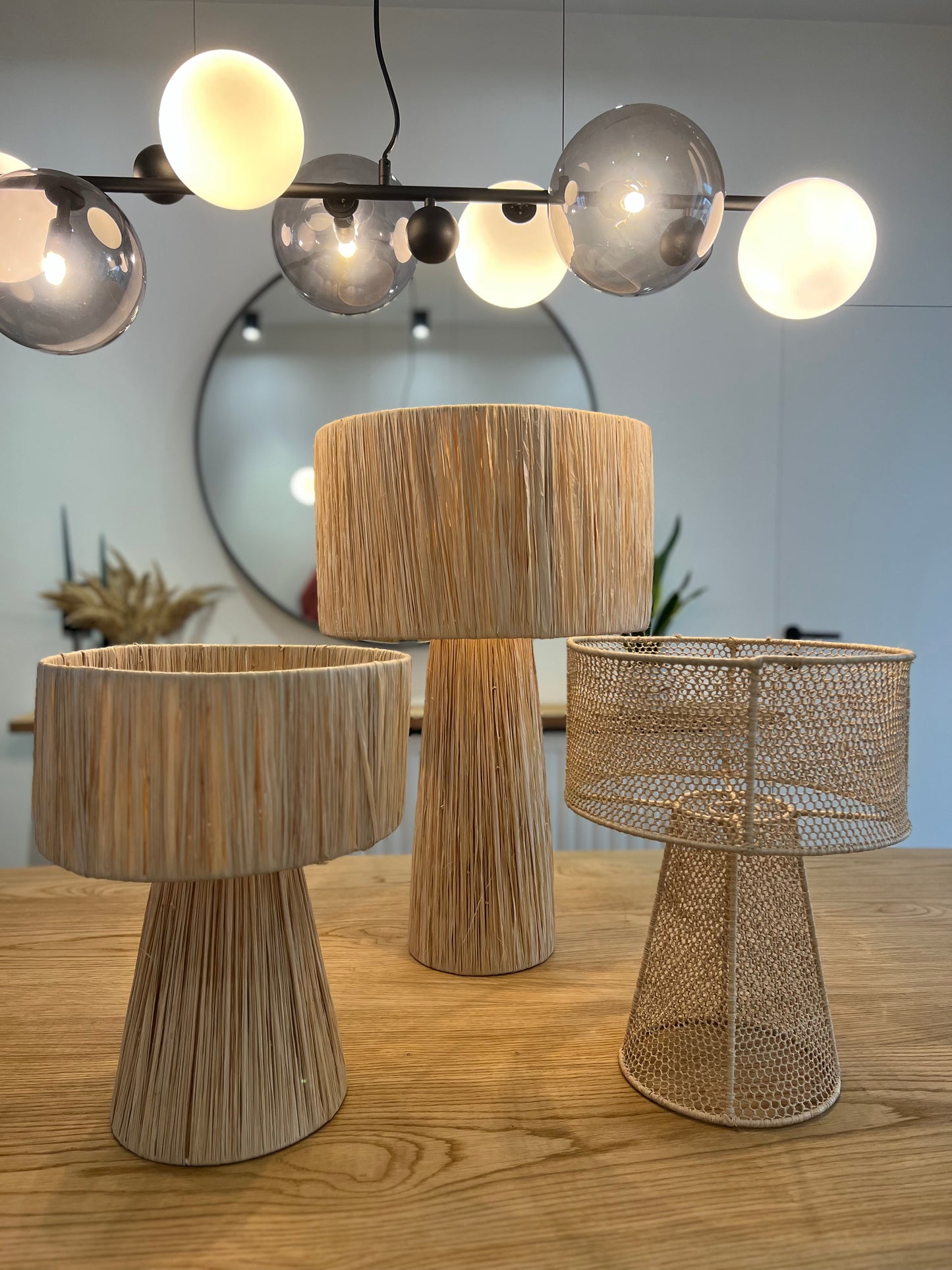 MILTROU: Lampe de table en raphia - Naturel